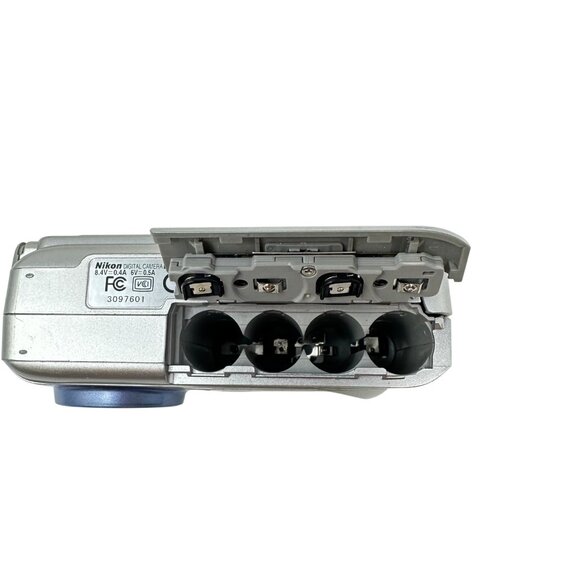 Nikon Coolpix 2000 2.0 MP Digital Camera - Tested/Works - Picture 5 of 8